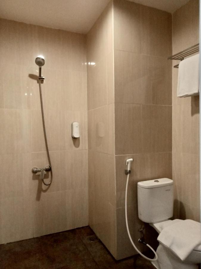 Front One Budget Malang By Azana מראה חיצוני תמונה