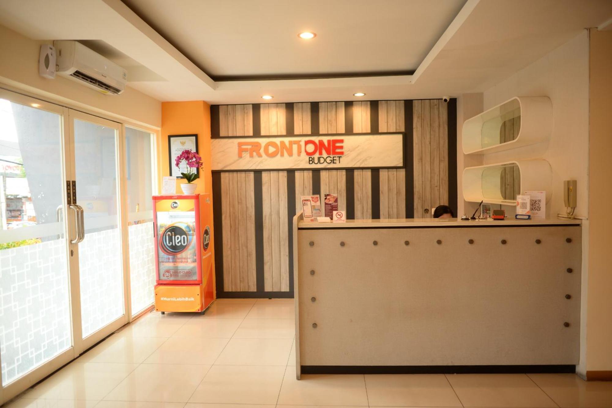 Front One Budget Malang By Azana מראה חיצוני תמונה