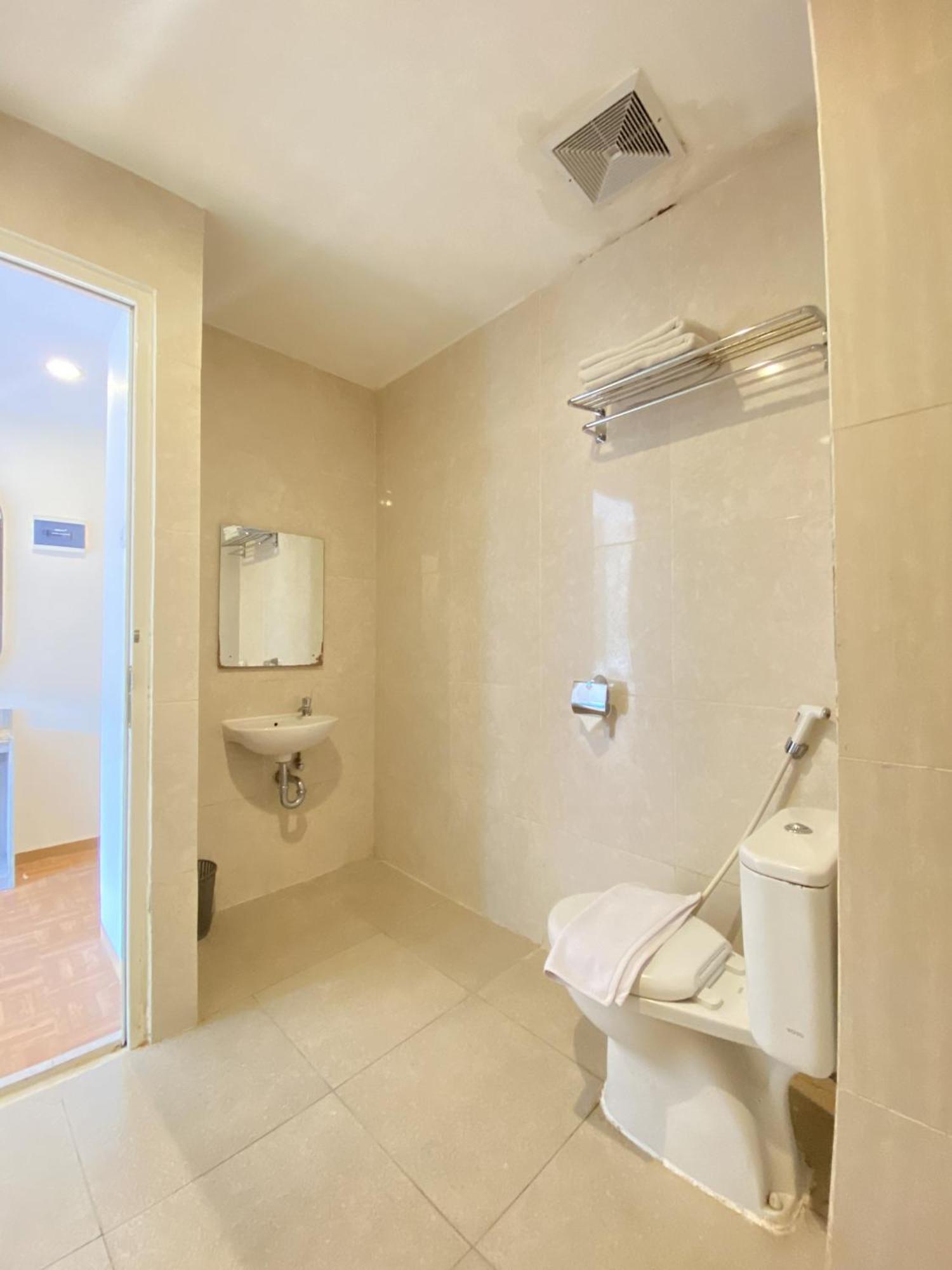 Front One Budget Malang By Azana מראה חיצוני תמונה
